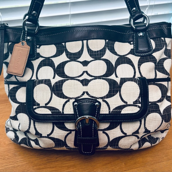 Coach Handbags - Coach Campbell Canvas Shoulder Bag (EUC) 🔥🔥